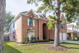 2412 Piney Woods Dr, Pearland, TX 77581 - Photo 2