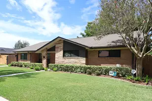 4006 Mischire Dr, Houston, TX 77025 - Photo 2