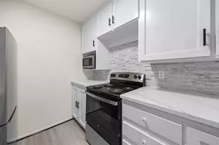 12123 Plumpoint Dr, Houston, TX 77099 - Photo 10