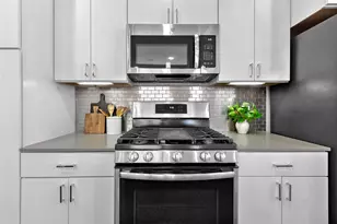 8409 Hempstead Rd, Houston, TX 77008 - Photo 10