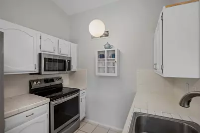 10122 Green Valley Lane, Houston, TX 77064 - Photo 8