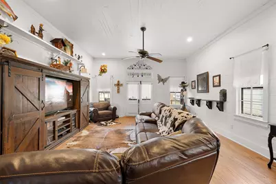 836 Pecan Street, New Ulm, TX 78950 - Photo 10