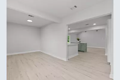 211 Avenue I, Alvin, TX 77511 - Photo 14