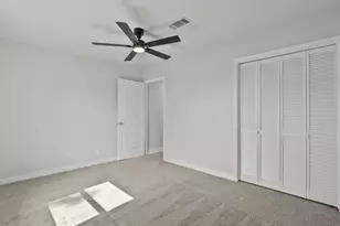 211 Avenue I, Alvin, TX 77511 - Photo 18