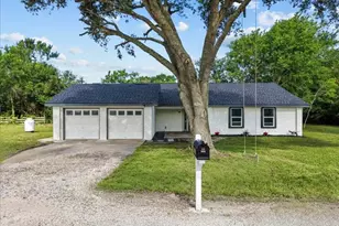211 Avenue I, Alvin, TX 77511 - Photo 2