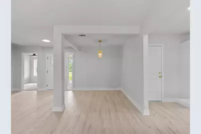 211 Avenue I, Alvin, TX 77511 - Photo 12