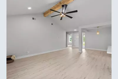 211 Avenue I, Alvin, TX 77511 - Photo 10