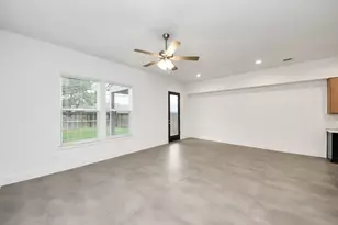 954 Junell St, Houston, TX 77088 - Photo 14