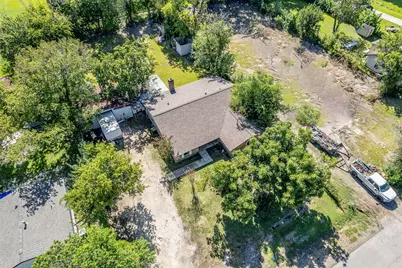 501 N Magnolia Street, Highlands, TX 77562 - Photo 2