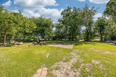 501 N Magnolia Street, Highlands, TX 77562 - Photo 4