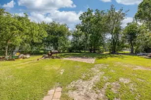501 N Magnolia St, Highlands, TX 77562 - Photo 4