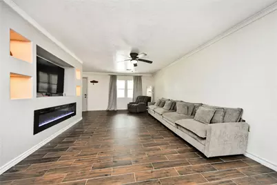 212 S Avenue D, Freeport, TX 77541 - Photo 10