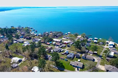 323 Lake Livingston Drive, Livingston, TX 77351 - Photo 38