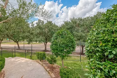 2150 Stacy Knoll, Houston, TX 77008 - Photo 4