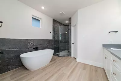 5630 Bertellis Lane, Houston, TX 77091 - Photo 14