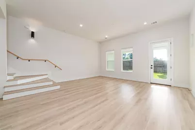 5630 Bertellis Lane, Houston, TX 77091 - Photo 4