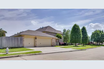 4214 Carlisle Court Court, Baytown, TX 77521 - Photo 10