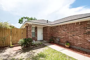 4705 Meadowood Dr, Baytown, TX 77521 - Photo 4