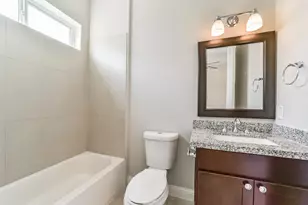 5635 Kiam St, Houston, TX 77007 - Photo 32