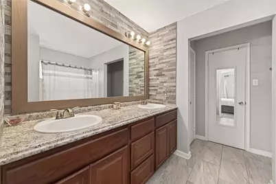 2202 Falling Oaks Road, Houston, TX 77038 - Photo 28