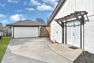 4902 Green Willow Ln, Dickinson, TX 77539 - Photo 26
