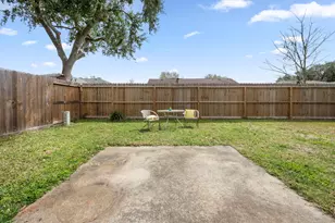 2327 Colonial Ridge Dr, Friendswood, TX 77546 - Photo 24