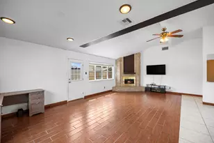 2327 Colonial Ridge Dr, Friendswood, TX 77546 - Photo 4
