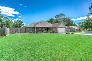 69 Briar Oak Ct, Alvin, TX 77511 - Photo 2