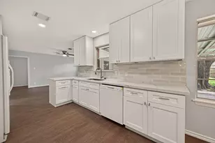 6727 Grovewood Ln, Houston, TX 77008 - Photo 10