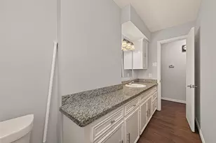 6727 Grovewood Ln, Houston, TX 77008 - Photo 18