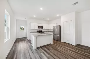 10035 Tiger Flower Ln, Houston, TX 77016 - Photo 2
