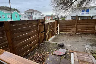 1328 Ursuline St, Galveston, TX 77550 - Photo 38