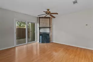 15534 Zabolio Dr, Houston, TX 77598 - Photo 2