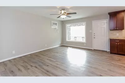 808 1/2 W Main Street #1, Houston, TX 77006 - Photo 4