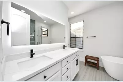 916 W 20th Street, Houston, TX 77008 - Photo 32