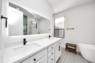 916 W 20th St, Houston, TX 77008 - Photo 32