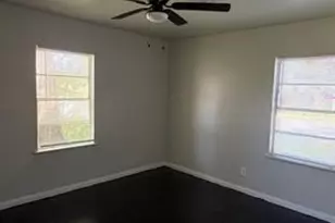 5782 Belcrest St, Houston, TX 77033 - Photo 8