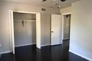 5782 Belcrest St, Houston, TX 77033 - Photo 12