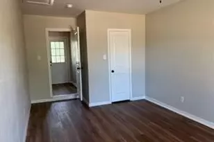 5782 Belcrest St, Houston, TX 77033 - Photo 6