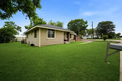 107 Sayles Street, Brenham, TX 77833 - Photo 4