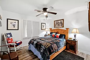 107 Sayles St, Brenham, TX 77833 - Photo 22