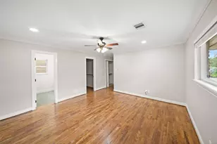 1810 Droxford Dr, Houston, TX 77008 - Photo 14