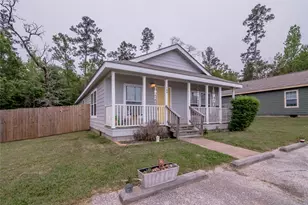 160 Varsity Dr, Huntsville, TX 77340 - Photo 2