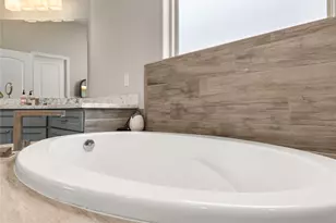 40252 Spyglass Hl Dr, Cleveland, TX 77327 - Photo 22