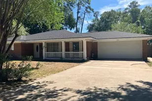 407 Wilson Rd, Conroe, TX 77301 - Photo 2