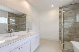 7714 Jacquelyn Oaks Rd, Houston, TX 77055 - Photo 12
