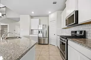 10723 Clfs Vw Dr, Rosharon, TX 77583 - Photo 14