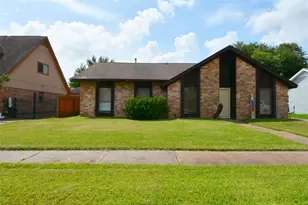 10127 Sagegate Dr, Houston, TX 77089 - Photo 2