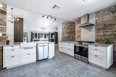 172 Park Way, Conroe, TX 77356 - Photo 2