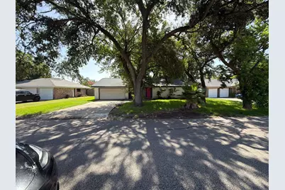 3911 Dolphin Lane, La Porte, TX 77571 - Photo 2